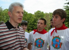Вместе с Министром Образования и Науки, Фурсенко Андреем Александровичем, на специальной смене Юношеской Восьмерки в лагере Орлёнок