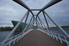 Амстердам, Мост на фоне Немо